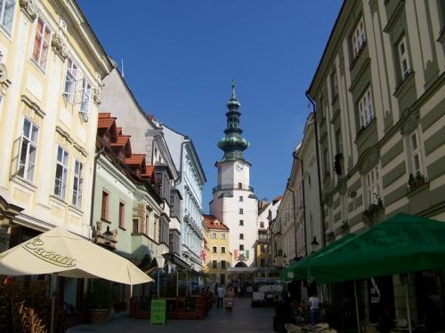 Die bekannte Altstadt Bratislavas (slovac_republic_100_3764.jpg) wird geladen. Eindrucksvolle Fotos aus der Slowakei erwarten Sie.